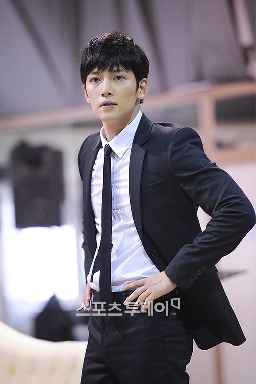 201410061455413359919A_1