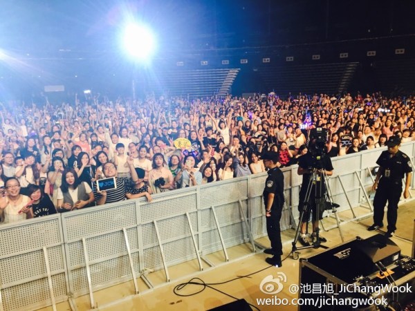 005RlXsOgw1f70iwav6swj30rs0kugt3